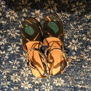 🐍 Urban Outfitters snakeskin wedges!!